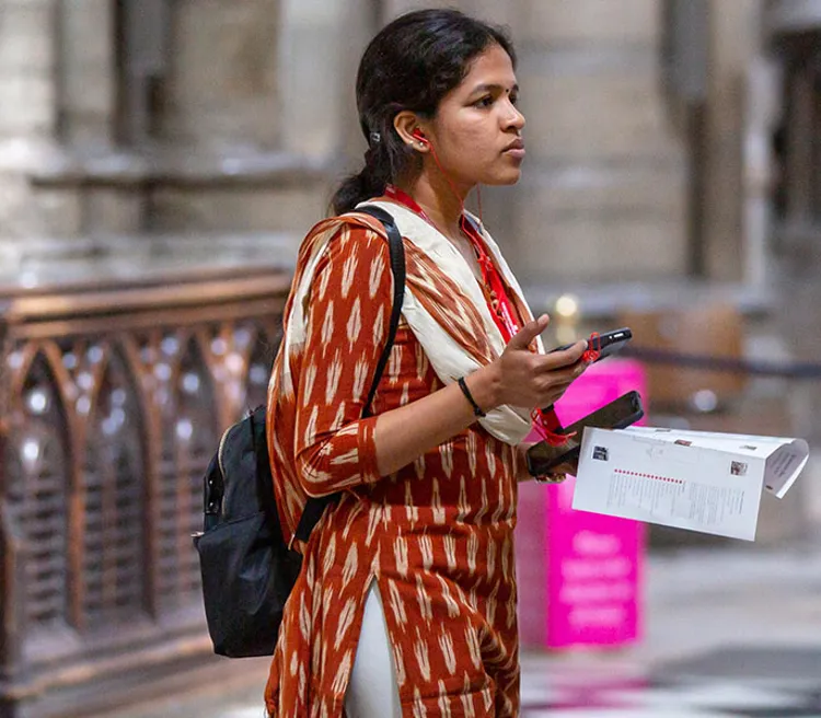 Visitor with an aisle guide at Westminster Abbey
